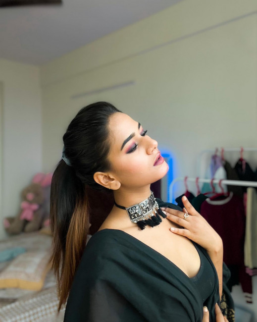 Nisha Independent Call Girl Service in Surat — 24 Hour, Real Photos — Saket, Surat